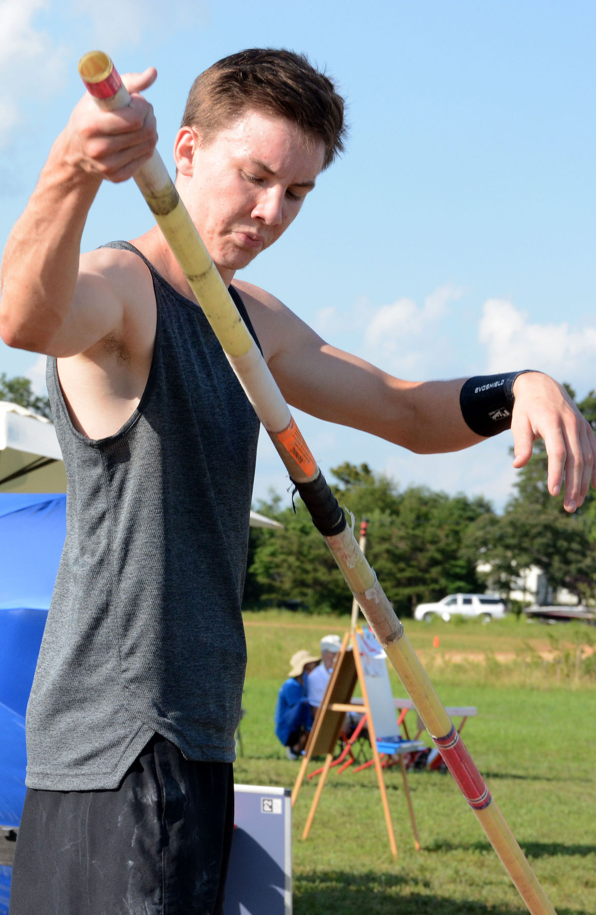7-15 POLE VAULT 12